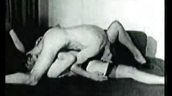 Cocksucking ਕਾਲਜ ਕੁੜੀ ਉਸ ਦੇ ਭਿੱਜ ਚੂਤ ਦੇ ਨਾਲ ਉਸ ਦੇ ਡਿਕ 'ਤੇ ਬੈਠਦਾ ਹੈ