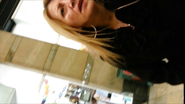 ਵੱਡੇ ਚੂਚੇ ਦੇ ਨਾਲ ਸੁਨਹਿਰੀ ਲੈਟਿਨਾ ਇਹ ਯਕੀਨੀ ਹੈ ਕਿ ਸੈਕਸ ਗ੍ਰਹਿ ਨੂੰ ਬਚਾਏਗਾ