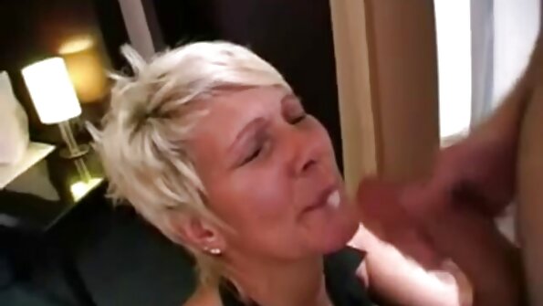 ਇੱਕ ਸੁਨਹਿਰਾ ਹੈ, ਜੋ ਕਿ ਇੱਕ ਚੰਗੇ ਗੋਲ ਗਧੇ ਹੈ ਉਸ ਦੇ bum ਨੂੰ ਇੱਕ ਡਿਕ ਪ੍ਰਾਪਤ ਕਰ ਰਿਹਾ ਹੈ