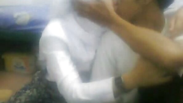 ਸ਼ਾਨਦਾਰ brunette ਖੁਸ਼ ਹੈ ਜਦੋਂ ਵੱਡਾ ਡਿਕ ਉਸ ਦੇ ਗਧੇ ਨੂੰ ਡ੍ਰਿਲ ਕਰ ਰਿਹਾ ਹੈ