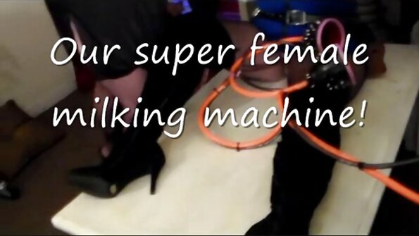 ਵੱਡੀ ਛਾਤੀ ਵਾਲੀ ਵਿਦਿਆਰਥੀ ਨੂੰ ਉਸਦੇ ਸੁੰਦਰ ਸਹਿਪਾਠੀ ਦੁਆਰਾ ਕੁੱਟਿਆ ਜਾਂਦਾ ਹੈ