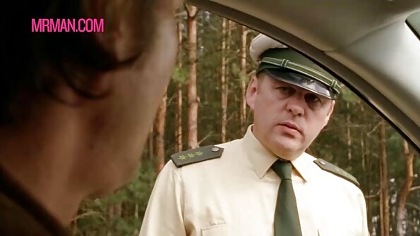 ਇੱਕ ਫਿੱਟ ਚਿੱਕ ਜਿਸਦਾ ਇੱਕ ਵਧੀਆ ਖੋਤਾ ਹੈ, anally ਪ੍ਰਵੇਸ਼ ਕਰ ਰਿਹਾ ਹੈ