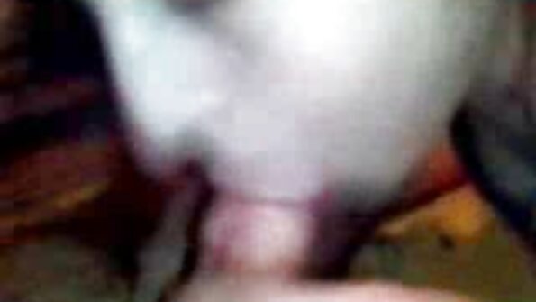 ਨਿਆਣੇ ਉਸ ਦੇ ਵੱਡੇ ਕੁੱਕੜ ਦੁਆਰਾ ਮਿਲ ਕੇ ਬੱਟ ਨਾਲ ਚੁਦਾਈ ਕਰਦੇ ਹਨ