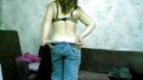 ਵੱਡੇ ਕੁਦਰਤੀ tits ਦੇ ਨਾਲ ਸੁਨਹਿਰਾ ਵੀਡੀਓ ਵਿੱਚ ਹੱਡੀ ਹੋ ਰਹੀ ਹੈ