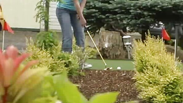 ਬ੍ਰਾਜ਼ੀਲ ਦੀ ਬੇਵਕੂਫ ਕੁੱਕੜ ਨੂੰ ਇਹ ਦਿਖਾਉਣ ਲਈ ਕਿ ਉਹ ਕਿੰਨੀ ਪਰਾਹੁਣਚਾਰੀ ਹੈ