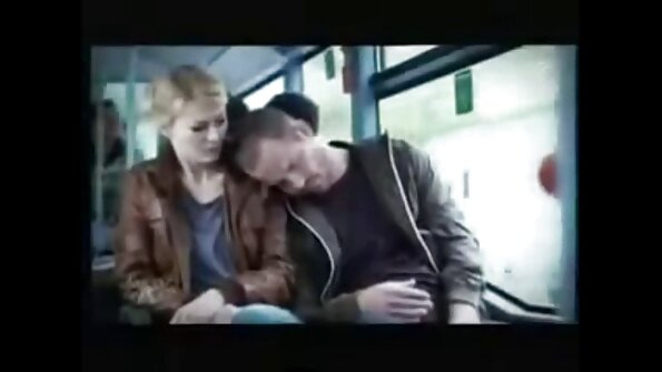 ਐਂਜਲਫੇਸ 19 ਸਾਲ ਦੀ ਹੈ ਅਤੇ ਆਪਣੀ ਭੈਣ ਲਈ ਹਾਰਡ ਡਿਕ ਚਾਹੁੰਦੀ ਹੈ