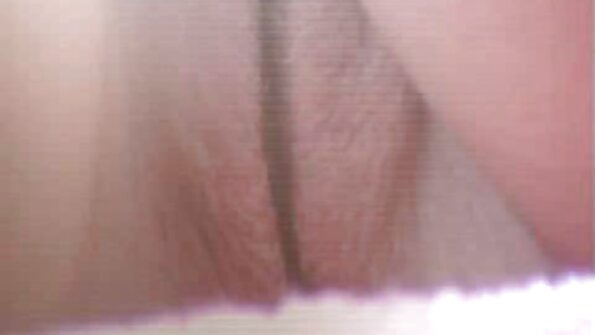 ਸੈਕਸੀ ਲਿੰਗਰੀ ਵਿੱਚ ਬੇਬੇ ਇੱਕ ਡੌਗੀ ਸਟਾਈਲ ਸਥਿਤੀ ਵਿੱਚ ਨੱਕੋ-ਨੱਕ ਹੋ ਜਾਂਦੀ ਹੈ