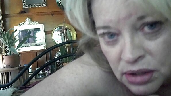 ਸੁਨਹਿਰੀ ਚਿਕ Kenzie Reeves ਨੂੰ ਇੱਕ ਹਾਰਡ ਕੁੱਕੜ ਆਪਣੇ ਬੂਟ ਹੋਲ ਅੱਪ ਪ੍ਰਾਪਤ ਕਰਦਾ ਹੈ