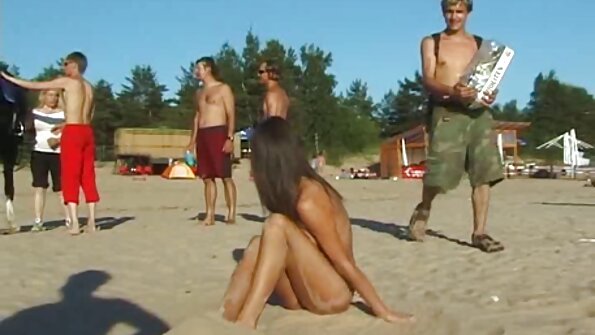 Brunette ਗੁੱਡੀ ਉਸ ਦੀ ਪਸੰਦੀਦਾ ਸਥਿਤੀ ਵਿੱਚ fucked ਹੋ ਰਹੀ moans