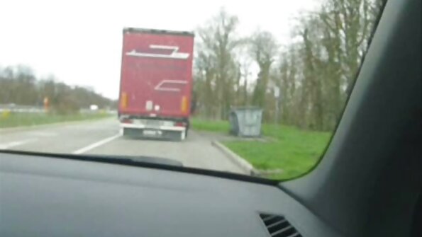 ਇੱਕ slutty ਏਸ਼ੀਆਈ ਜਿਸਦੇ ਵੱਡੇ ਚੂਚੇ ਹਨ, ਪੂਲ ਵਿੱਚ ਇੱਕ ਝਟਕਾ ਨੌਕਰੀ ਦੇ ਰਿਹਾ ਹੈ