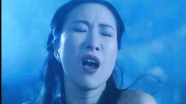 ਬਿਚੀ ਸੁਨਹਿਰੀ ਕਸਰਤ ਸੈਸ਼ਨ ਨੂੰ ਖਤਮ ਕਰਨ ਲਈ ਤੰਗ ਬੂਟੀ ਦੀ ਪੇਸ਼ਕਸ਼ ਕਰਦਾ ਹੈ