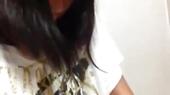 ਬ੍ਰਾਜ਼ੀਲੀਅਨ ਸਟੱਡ ਇੱਕ ਗੋਦਾਮ ਵਿੱਚ ਹਤਾਸ਼ MILF ਸੈਲਾਨੀ ਨੂੰ ਮਾਰਦਾ ਹੈ