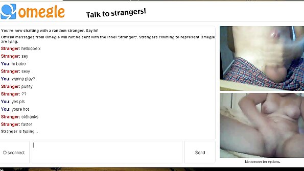 ਇੱਕ ਵੱਡੇ ਪਿੱਛੇ ਵਾਲੀ Brunette ਆਪਣੇ ਸੰਪੂਰਣ ਰੰਪ ਨੂੰ ਹਿਲਾ ਰਹੀ ਹੈ