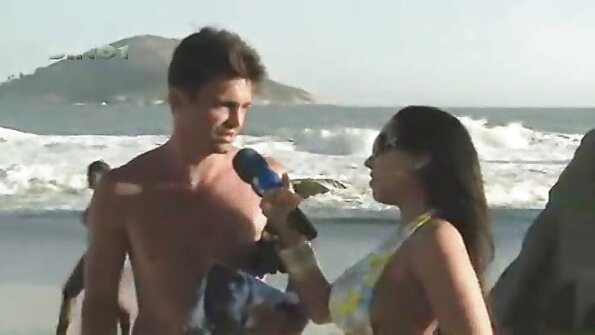 ਕਾਰਨਲ ਓਰੀਐਂਟਲ ਚਿਕ ਸ਼ਾਨਦਾਰ ਢੰਗ ਨਾਲ ਚੂਤ ਨੂੰ ਕੁੱਕੜ 'ਤੇ ਲਗਾਉਣ ਦਾ ਕੰਮ ਕਰਦਾ ਹੈ