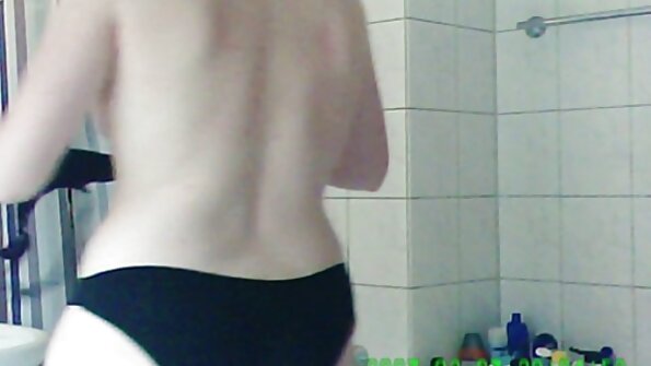 ਵੱਡੇ ਖੋਤੇ ਆਬੁਸ ਕੁੜੀ ਨੂੰ ਇੱਕ ਚਿੱਟੇ guys ਮਰਦਾਨਗੀ ਨਾਲ ਭਰਿਆ ਜਾ ਰਿਹਾ ਹੈ