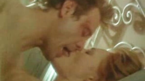 ਜਦੋਂ ਉਹ ਤੀਬਰ ਸੈਕਸ ਕਰਦੀ ਹੈ ਤਾਂ ਕੁਦਰਤੀ ਚੂਚੀਆਂ ਵਾਲੀ ਗੋਰੀ squirts