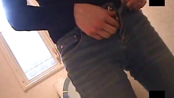 ਛੋਟੇ tits ਦੇ ਨਾਲ ਇੱਕ hottie ਉਸ ਦੇ ਗਿੱਲੇ ਅਤੇ ਸੈਕਸੀ cunt ਵਿੱਚ ਇੱਕ ਡਿਕ ਪ੍ਰਾਪਤ ਕਰ ਰਿਹਾ ਹੈ