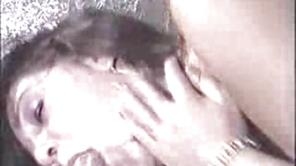 ਉਸ ਦੇ ਬੁਆਏਫ੍ਰੈਂਡ ਦੁਆਰਾ ਕੁੱਤਿਆਂ ਦੀ ਸਟਾਈਲ ਲਈ ਟੀਨ ਉੱਤੇ ਝੁਕਿਆ