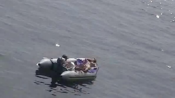 ਇੱਕ ਸੈਕਸੀ ਬੂਟੀ ਦੇ ਨਾਲ ਇੱਕ bitch ਪਿੱਛੇ ਤੱਕ fucked ਹੋ ਰਹੀ ਹੈ