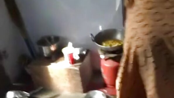 ਇੱਕ ਫਿੱਟ ਔਰਤ ਨੂੰ ਉਸ ਦੇ ਆਦਮੀ 'ਤੇ ਮੰਜੇ ਵਿੱਚ ਨੰਗੀ ਹੈ, fucked ਹੋ ਰਹੀ ਹੈ