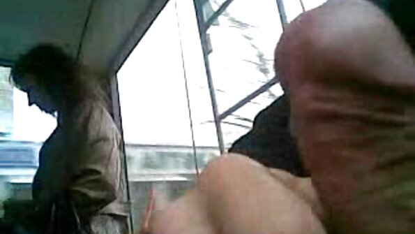 ਸੁਨਹਿਰੀ ਪਰਿਪੱਕ ਬੇਬੀ ਨੌਜਵਾਨ ਸਟੱਡ ਦੁਆਰਾ ਸਖਤੀ ਨਾਲ ਭੜਕ ਜਾਂਦੀ ਹੈ