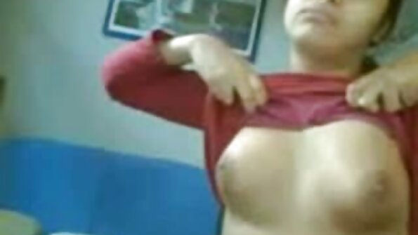 tits ਦੇ ਇੱਕ ਚੰਗੇ ਜੋੜੇ ਦੇ ਨਾਲ ਸੁਨਹਿਰਾ ਉਸ ਦੀ cunt ਵਿੱਚ ਇੱਕ ਡਿਕ ਪ੍ਰਾਪਤ ਕਰ ਰਿਹਾ ਹੈ