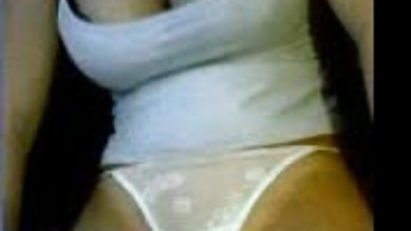 Brunette ਕਾਲਜ ਦੀ ਬੇਬੇ ਨੂੰ ਉਸਦੇ ਅਧਿਐਨ ਕਰਨ ਵਾਲੇ ਬੱਡੀ ਦੁਆਰਾ ਕੁੱਟਿਆ ਜਾਂਦਾ ਹੈ