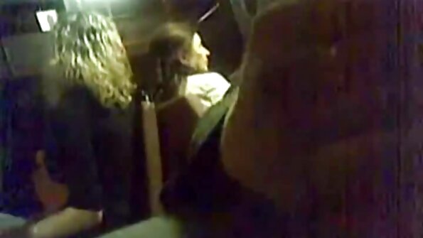 ਇੱਕ ਚੰਗੇ ਗੋਲ ਗਧੇ ਦੇ ਨਾਲ ਇੱਕ ਗੋਰੀ ਪਿੱਛੇ ਤੱਕ fucked ਹੈ